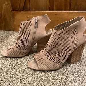 8.5 Vince Camuto Taupe leather Cut-Out Peep-Toe Heels